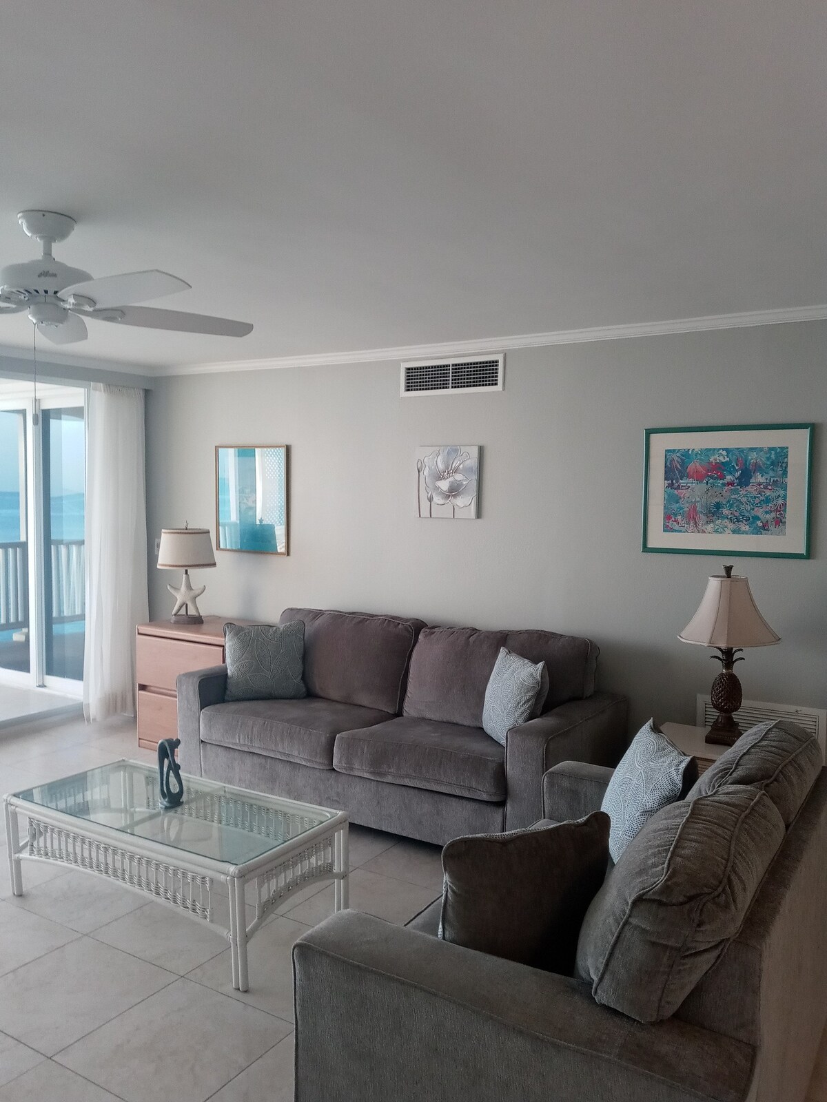 Oceanfront Apt with pool + cabana + BBQ