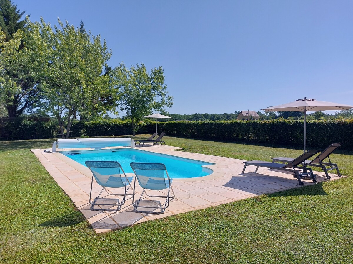 Les charmilles, piscine privée, à côté de Sarlat.