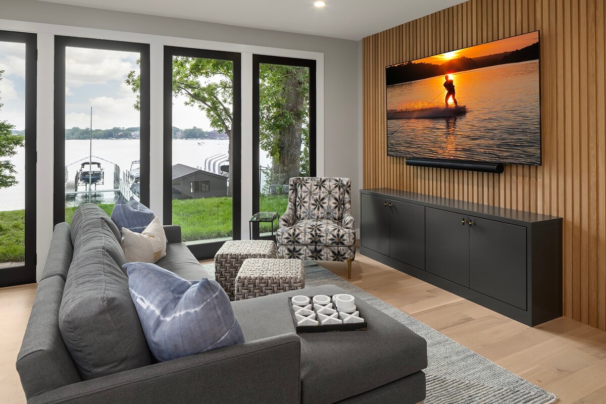 Luxe Modern Lake house Retreat