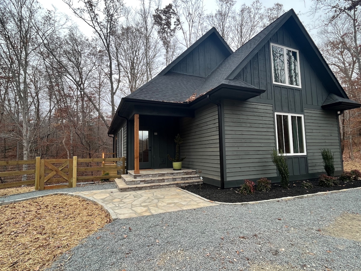 Secluded Cabin at Ash Creek Ridge 5 miles to TIEC