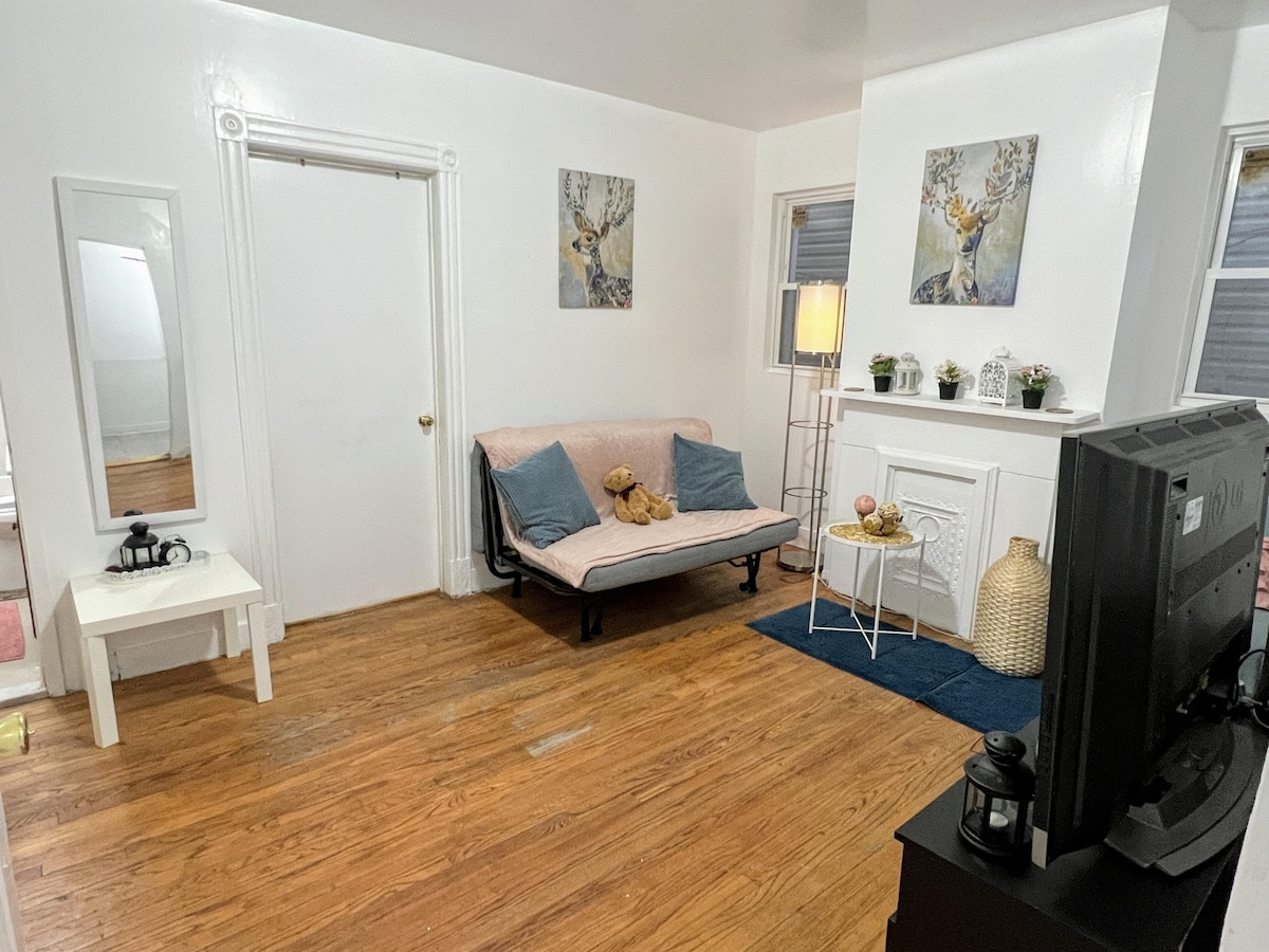 Cozy and safe apartment in residential Astoria