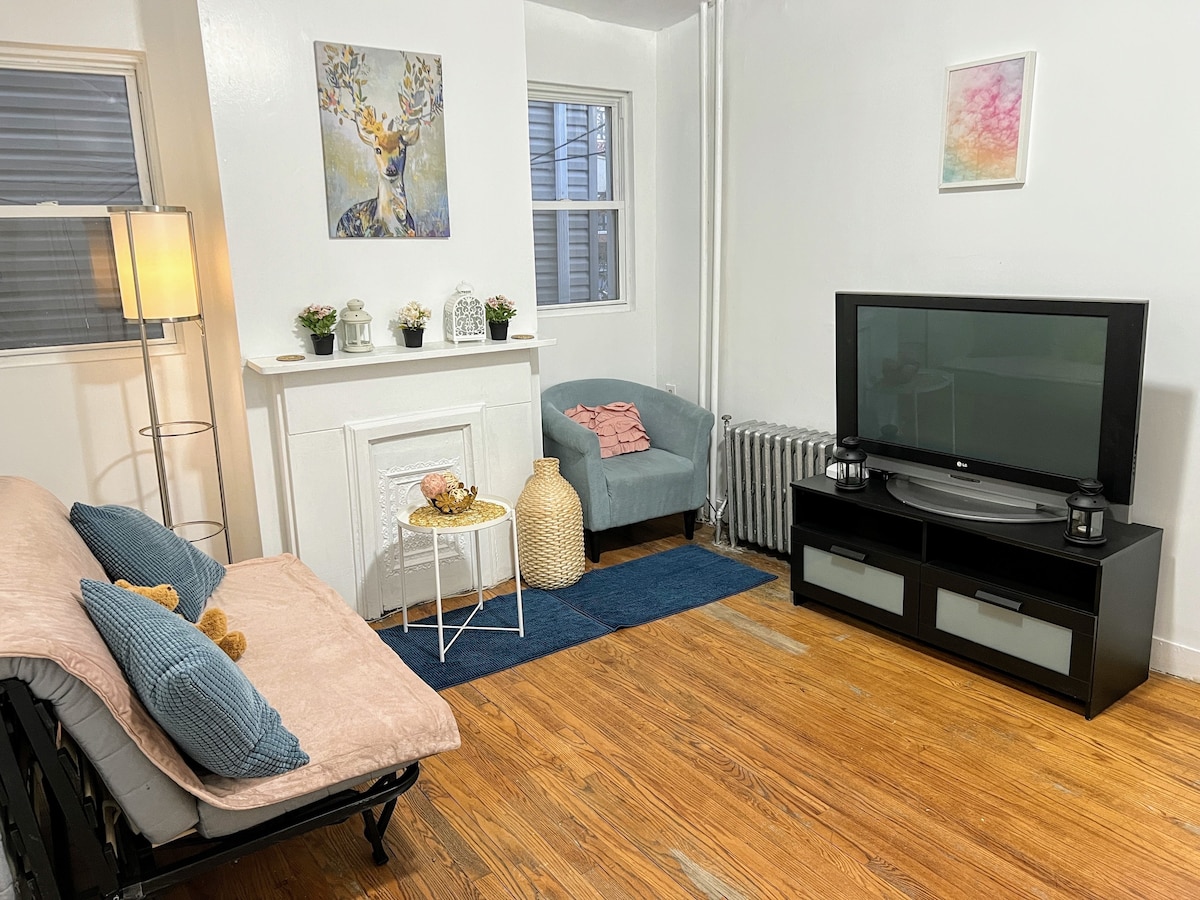 Cozy and safe apartment in residential Astoria