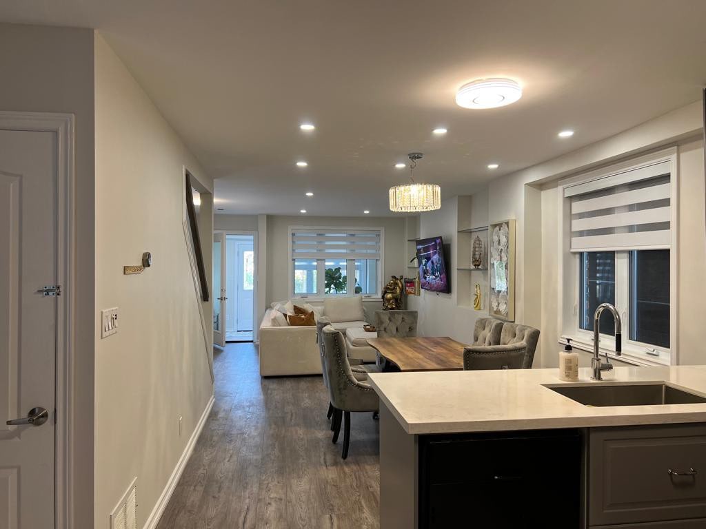 Modern 3BDRM home near D/T Toronto FREE Parking