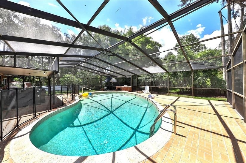 Quiet Pool home with lake views