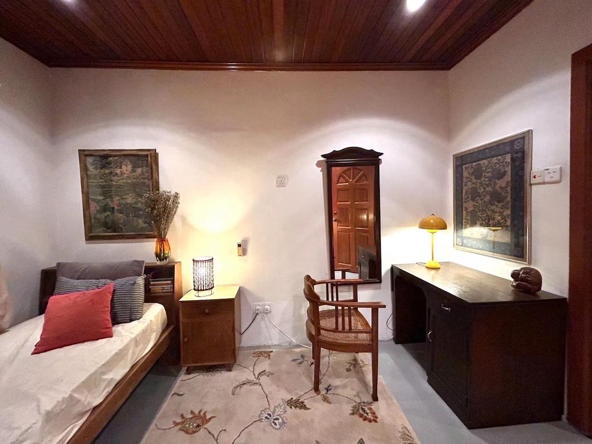 Room in designer bungalow, SS1, Petaling Jaya