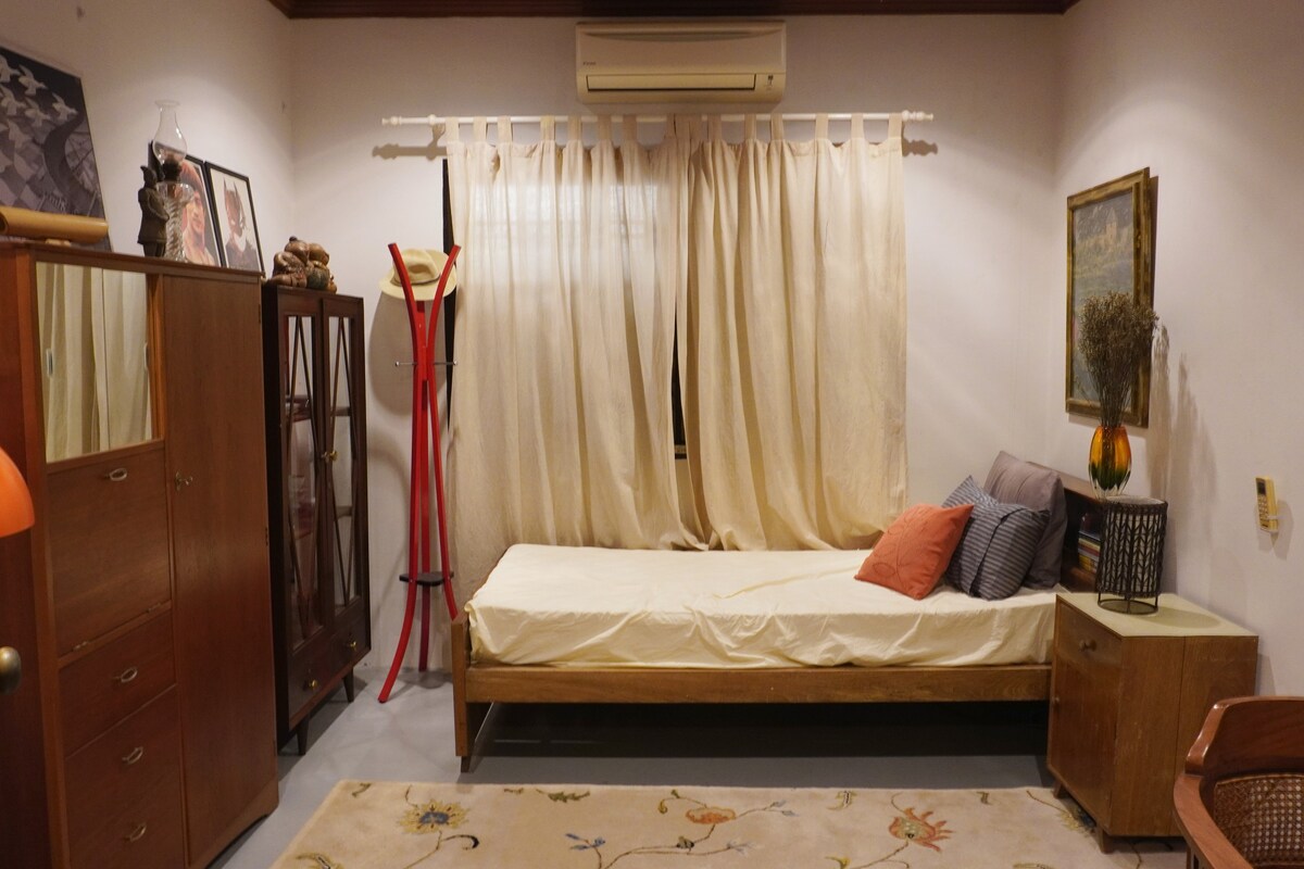 Room in designer bungalow, SS1, Petaling Jaya