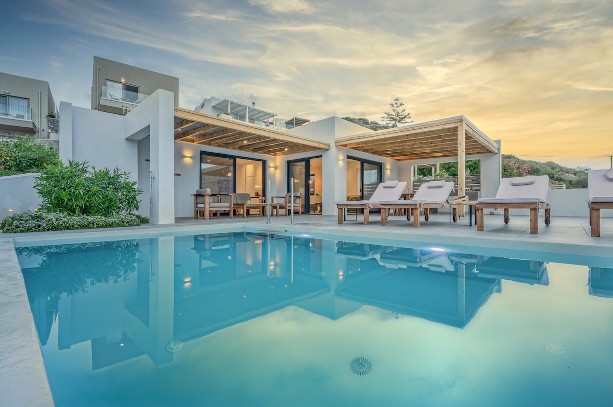 Villa Alina, Plakias w/ infinity pool & seaview