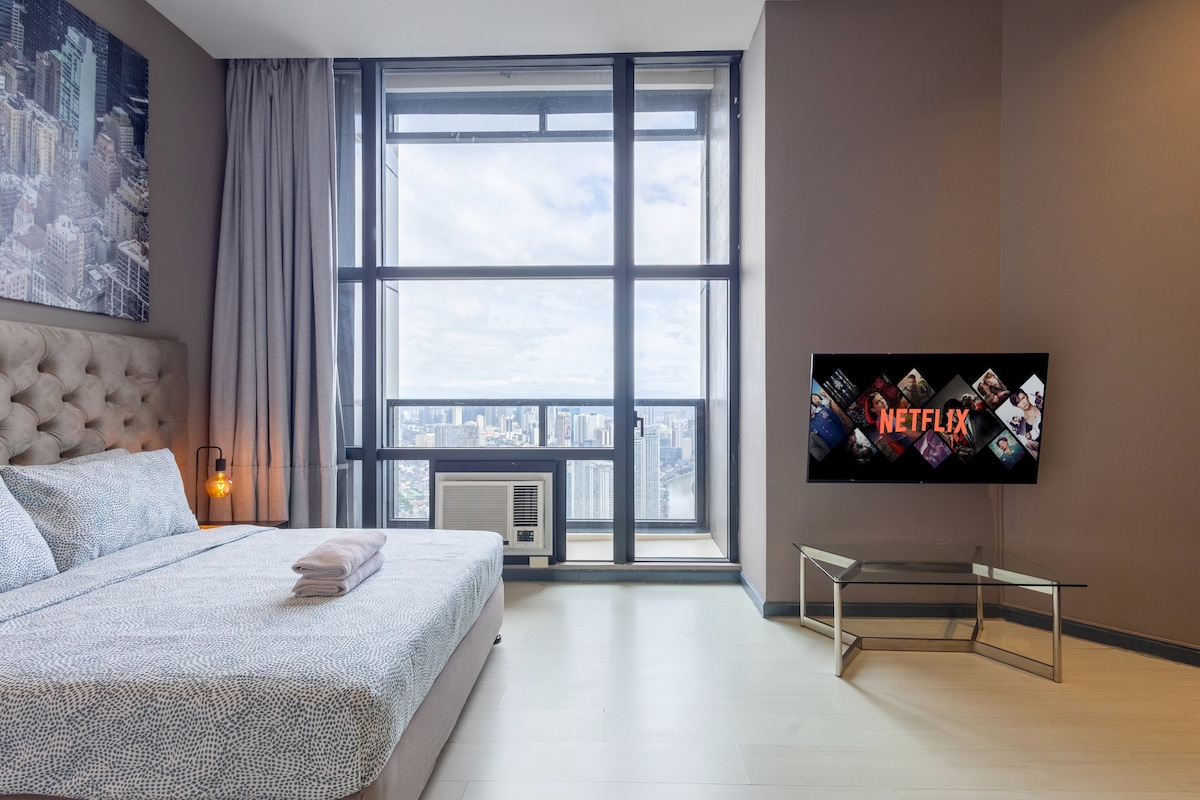 69F Highest Airbnb! Amazing View @ Gramercy 65"TV