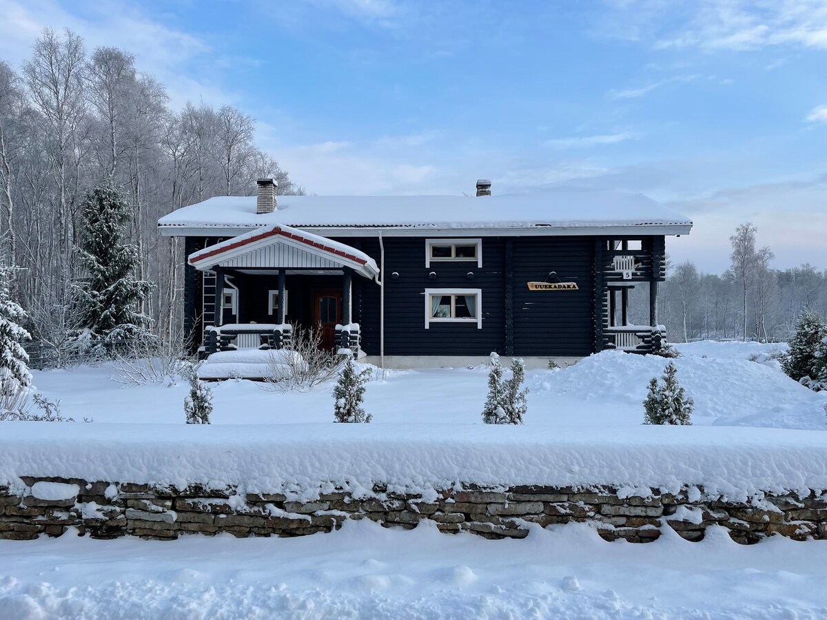 Hubane palkmaja Villa Uuekadaka