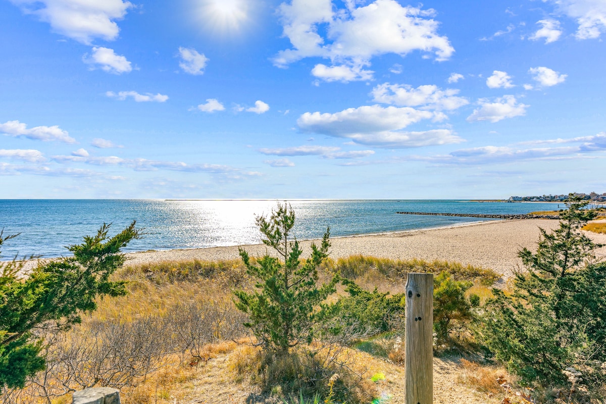 Cozy Home Walk to Beach & 1 Mi to Downtown Hyannis