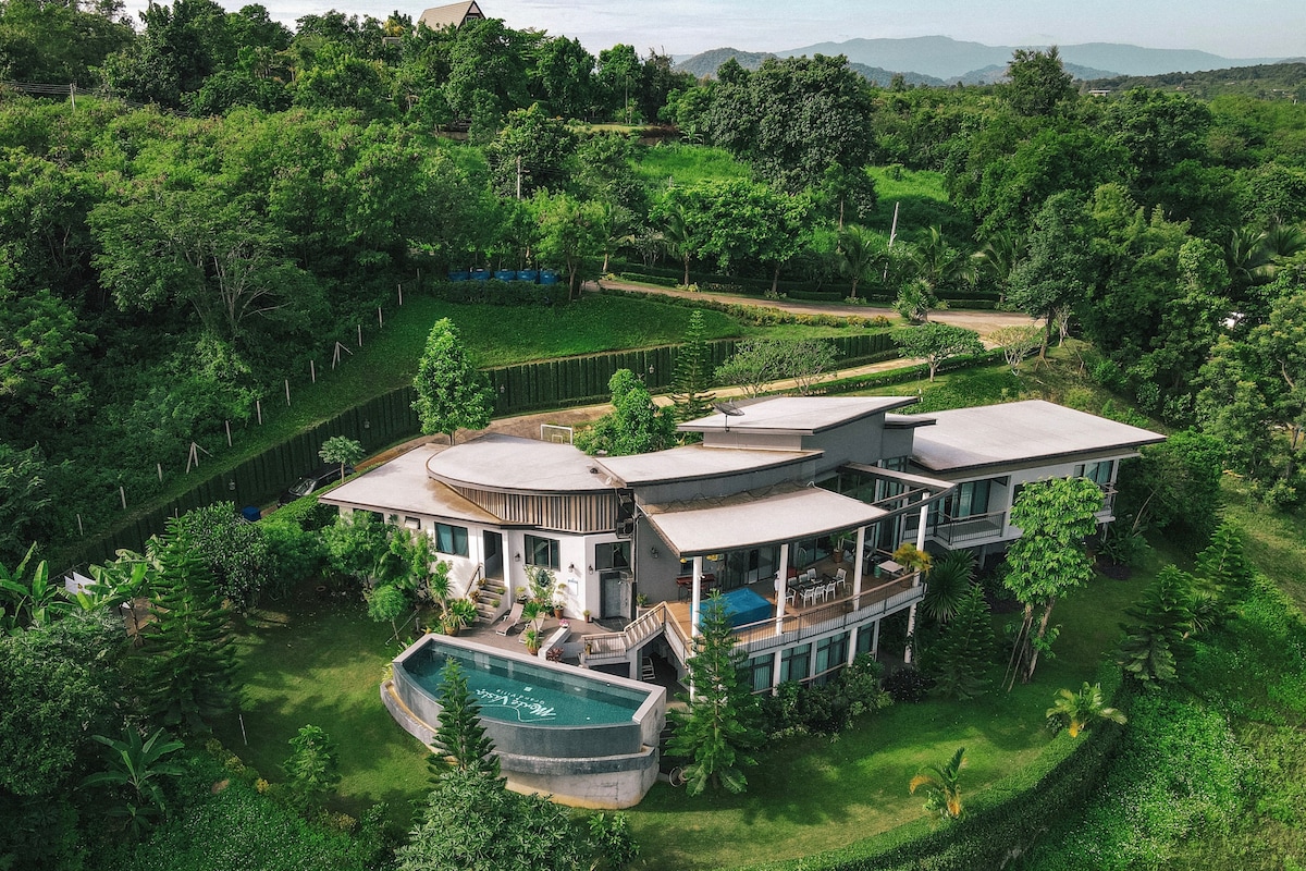 Private Mountain View Pool Villa