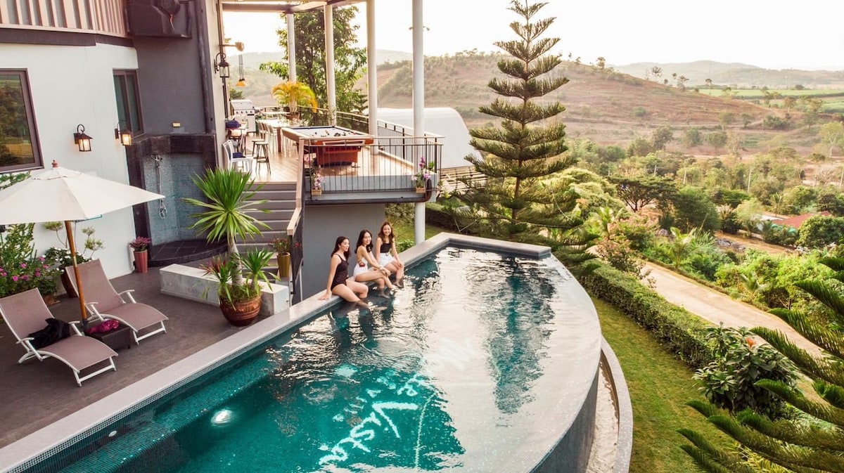 Private Mountain View Pool Villa