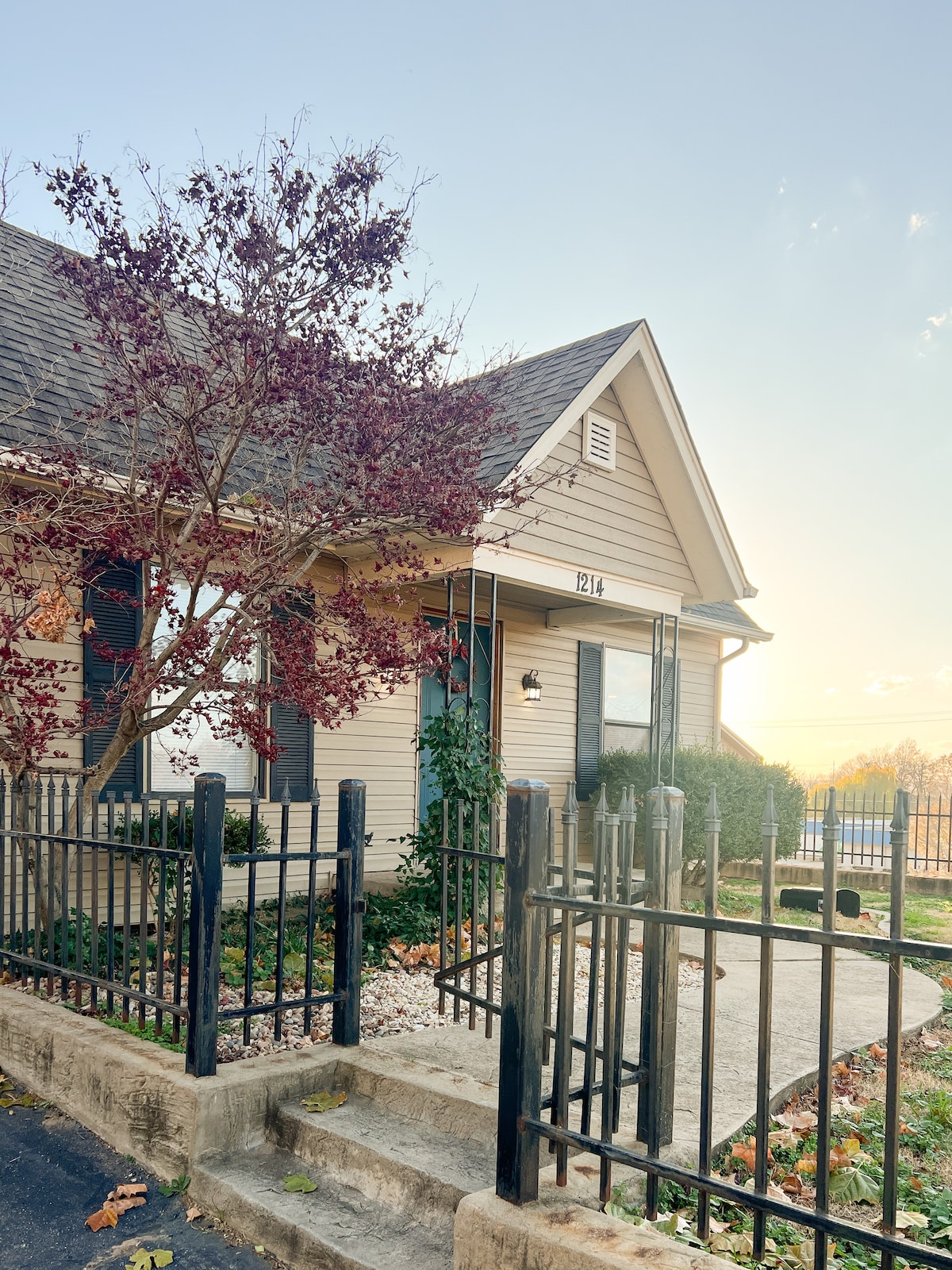 Cozy Crosbie House in the Heart of Downtown