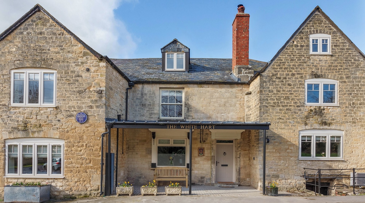 Luxury Family Period Home By The Cotswold Way