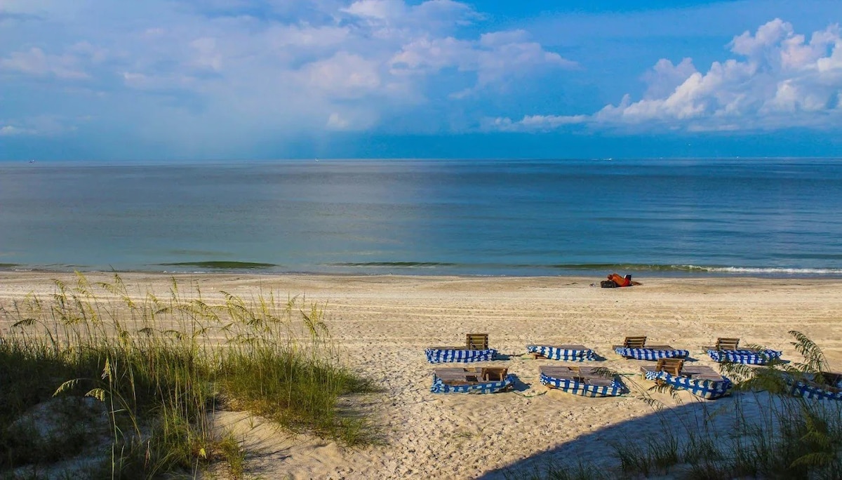 Sea, Sand & Sunshine Await! Island Gulf Resort 2B