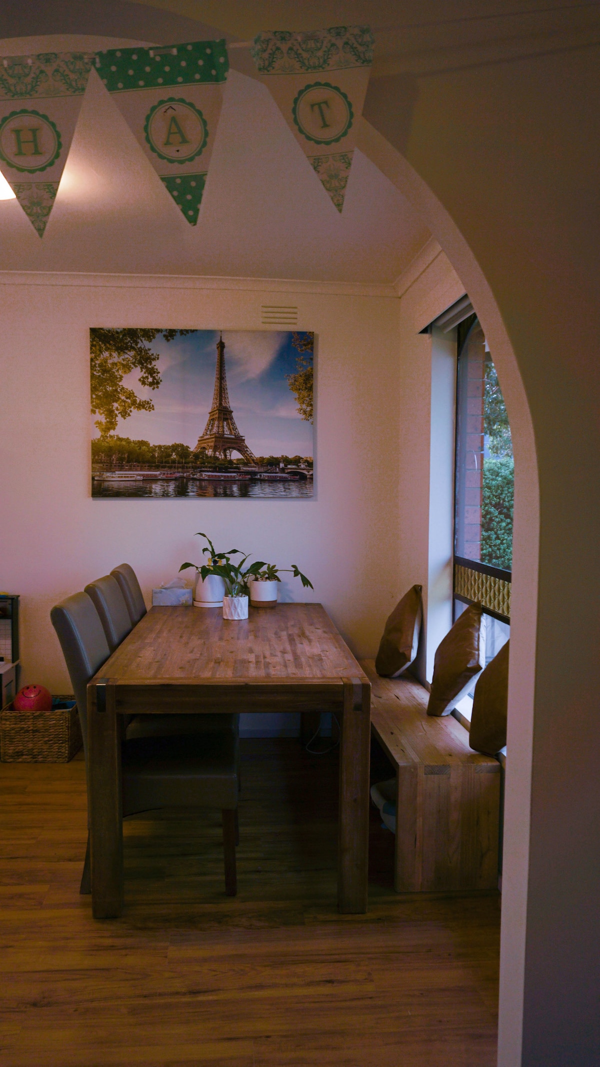 Peaceful Lake-side Room in Reservoir