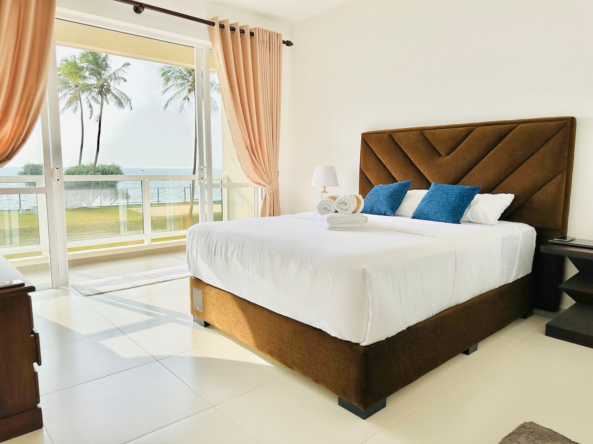 Luxury Beachfront Condo In Uswetakeiyawa, Colombo