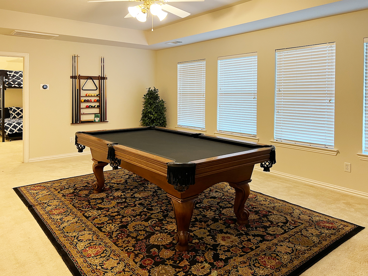 Spacious 5 bedroom w/ Game Room