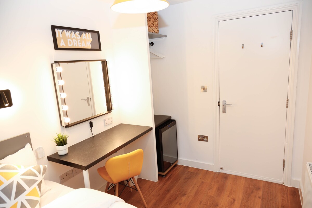 MAY-JUNE DEAL 42: Double Room in Central London