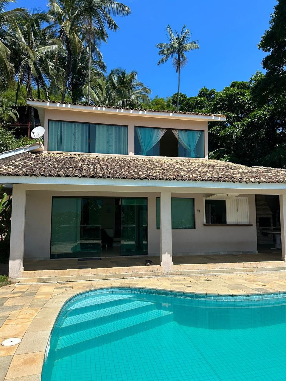 Casa com piscina em IlhaBela