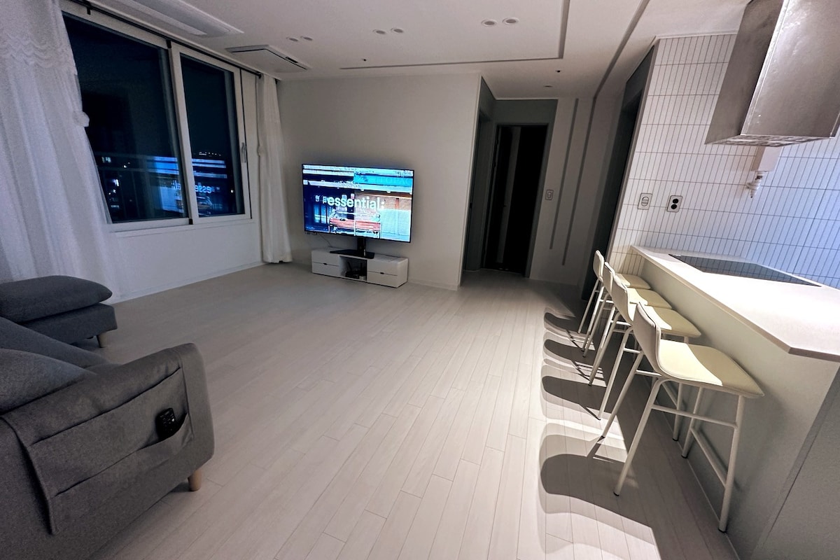 舒适的空间，富川站附近的3间客房、厕所2、标准双人床、智能电视、停车场O (1403)