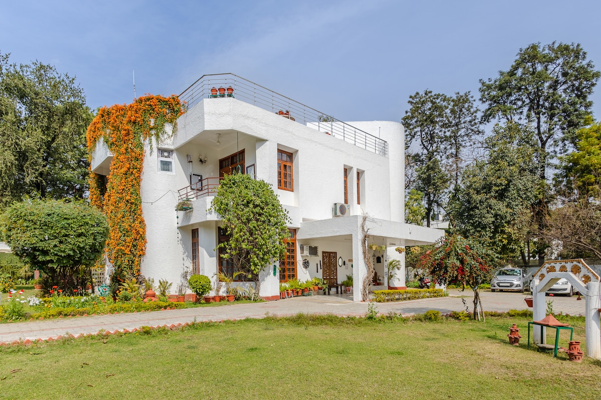 Quiet sanctuary in lush greenery at Shiv Niwas