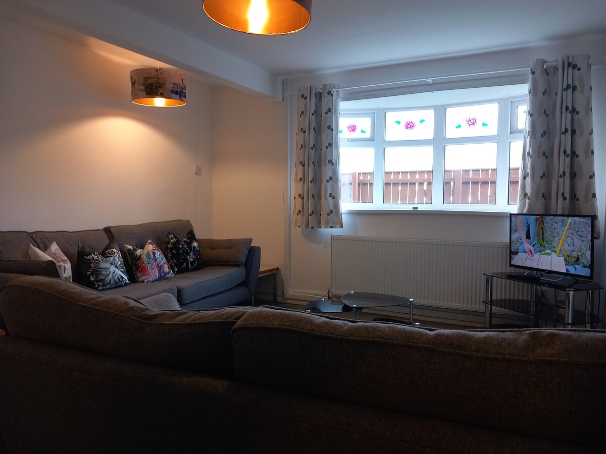 Aycliffe Family and Contractor Comfy Home-Sleeps 7