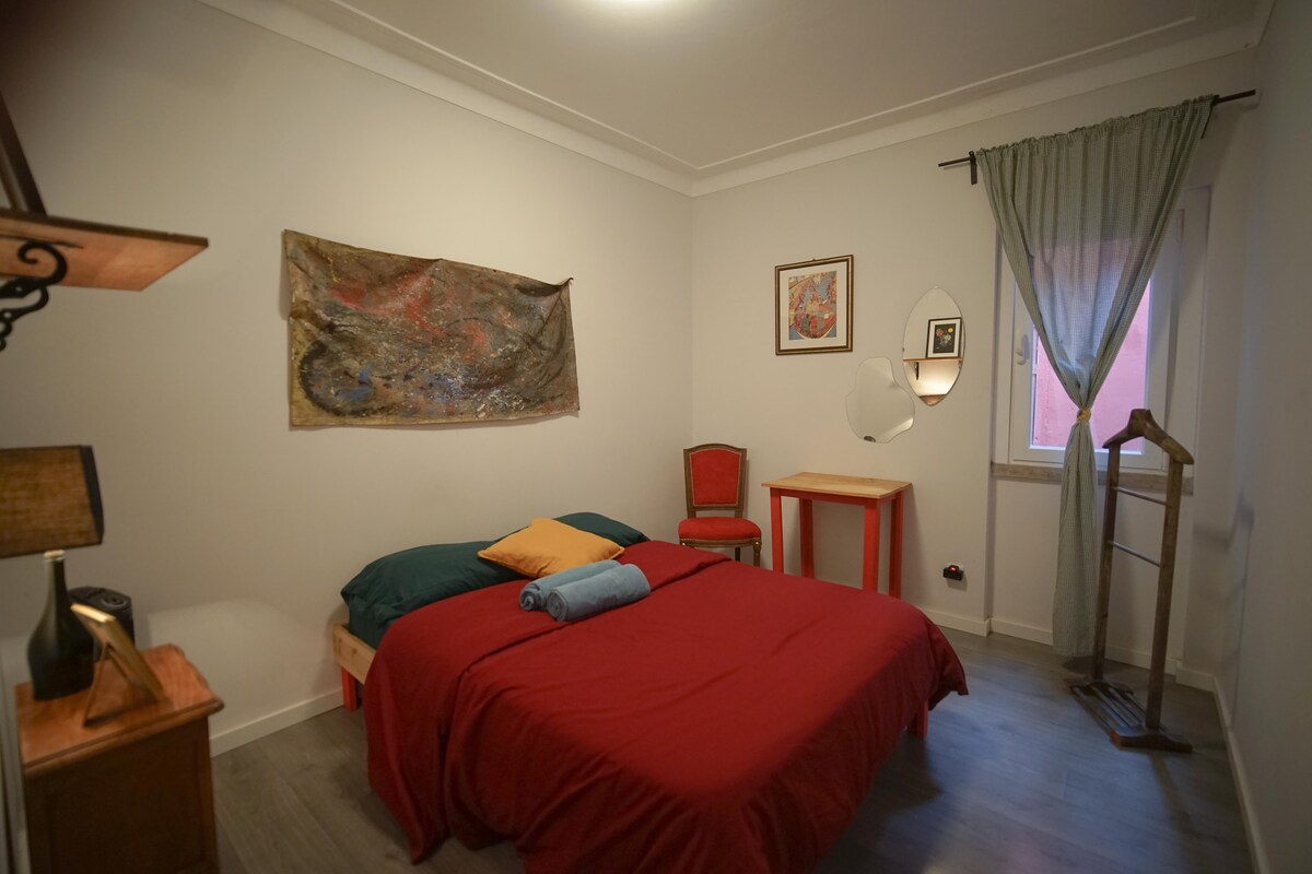 Vicent room A2, close to Lisbon Airport