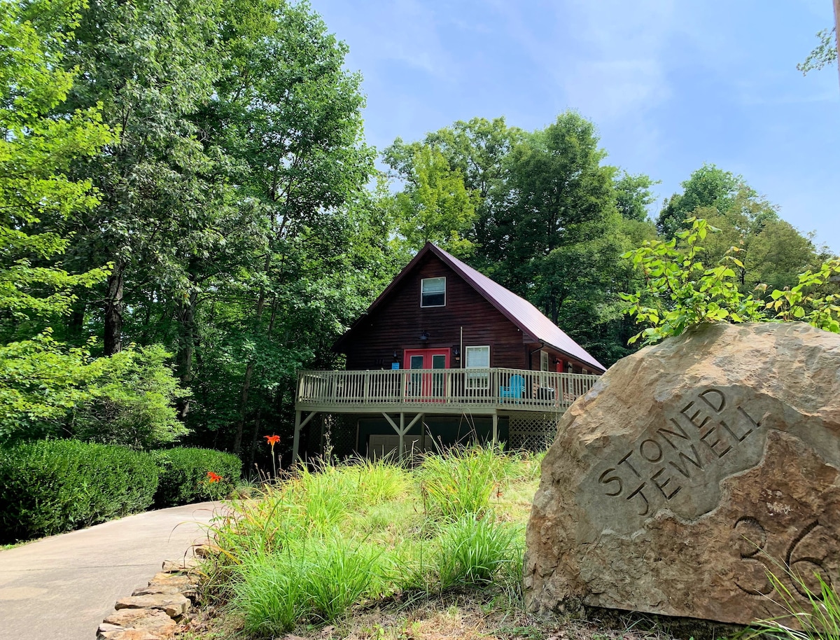 Stoned Jewel Cabin + RRG Adventure Discounts