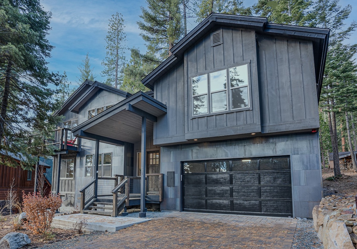 Gorgeous New Build, Forested Back Yard