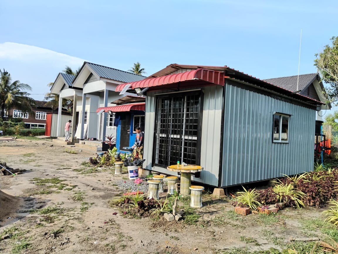 Beach Cabin by AizHomestay