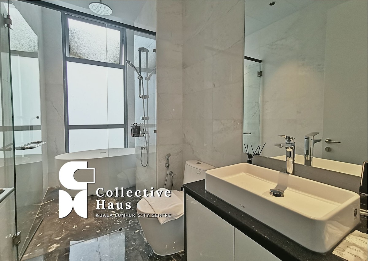 Family Suite w/Bathtub and KLCC View | 800M toKLCC