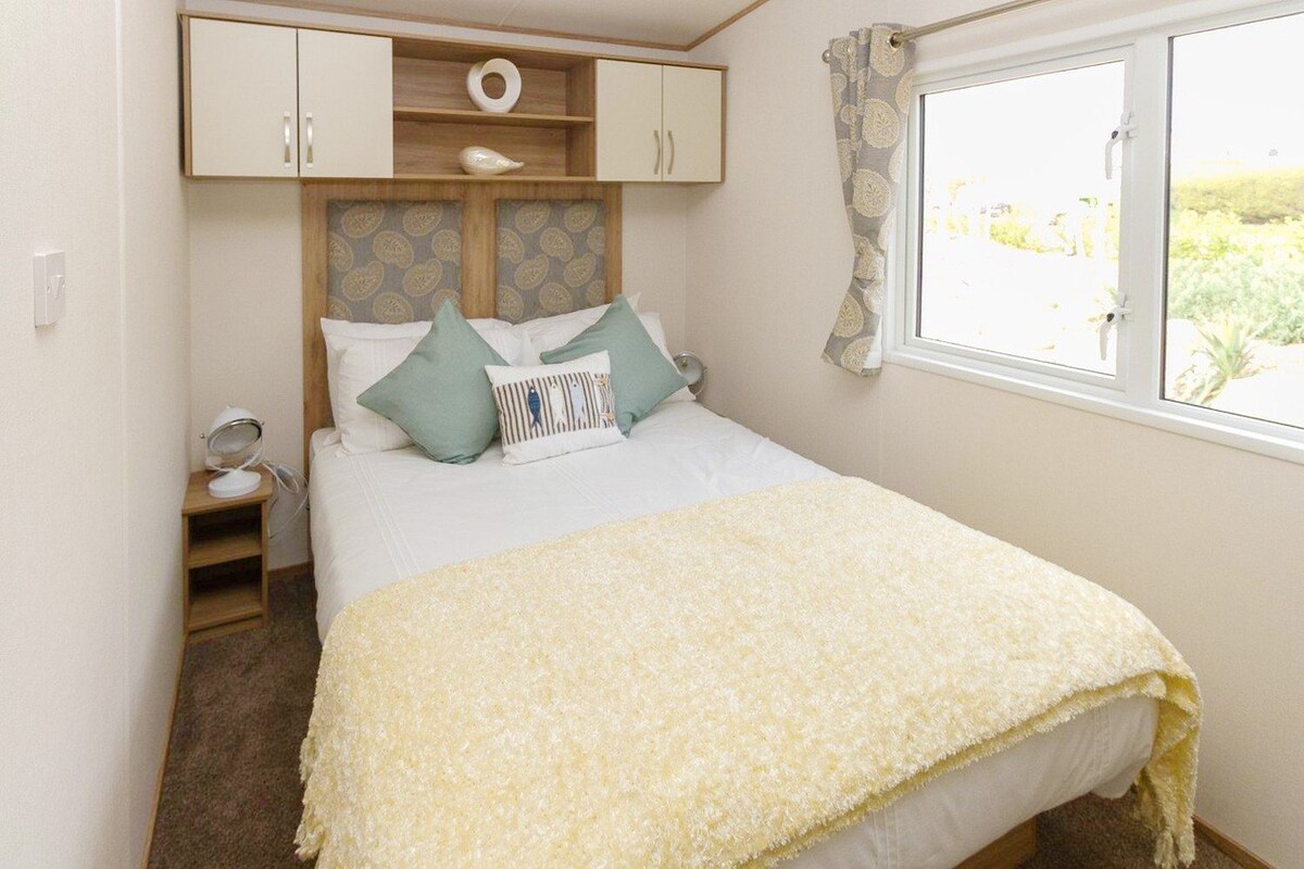 8 Berth Luxury Caravan Pet Free