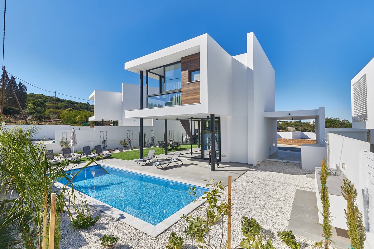 Villa Elise, Luxury 3BDR Protaras Villa with Pool