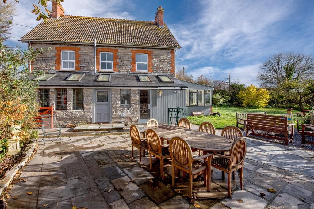 Riverside farmhouse on the Somerset Levels