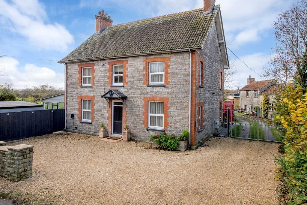 Riverside farmhouse on the Somerset Levels