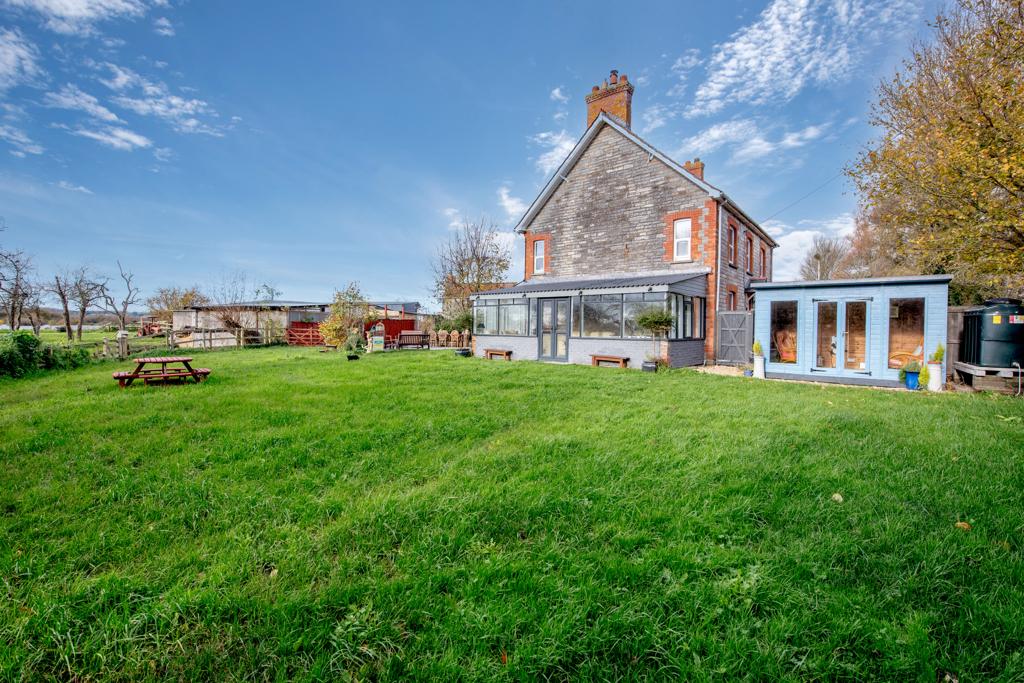 Riverside farmhouse on the Somerset Levels