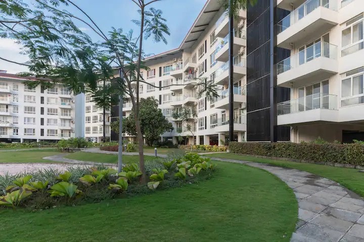 Stylish, Spacious,2BHK SEA VIEW near Airport &BITS