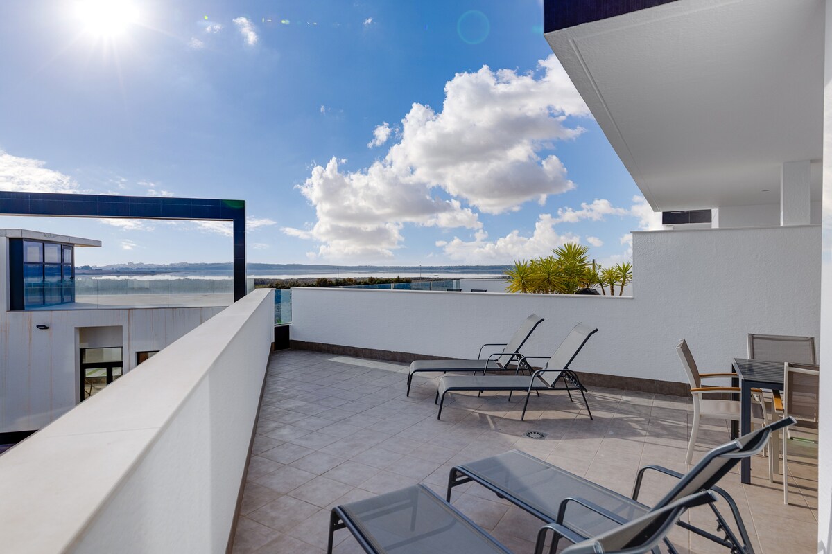 Modern Apartment & Sunny Terrace