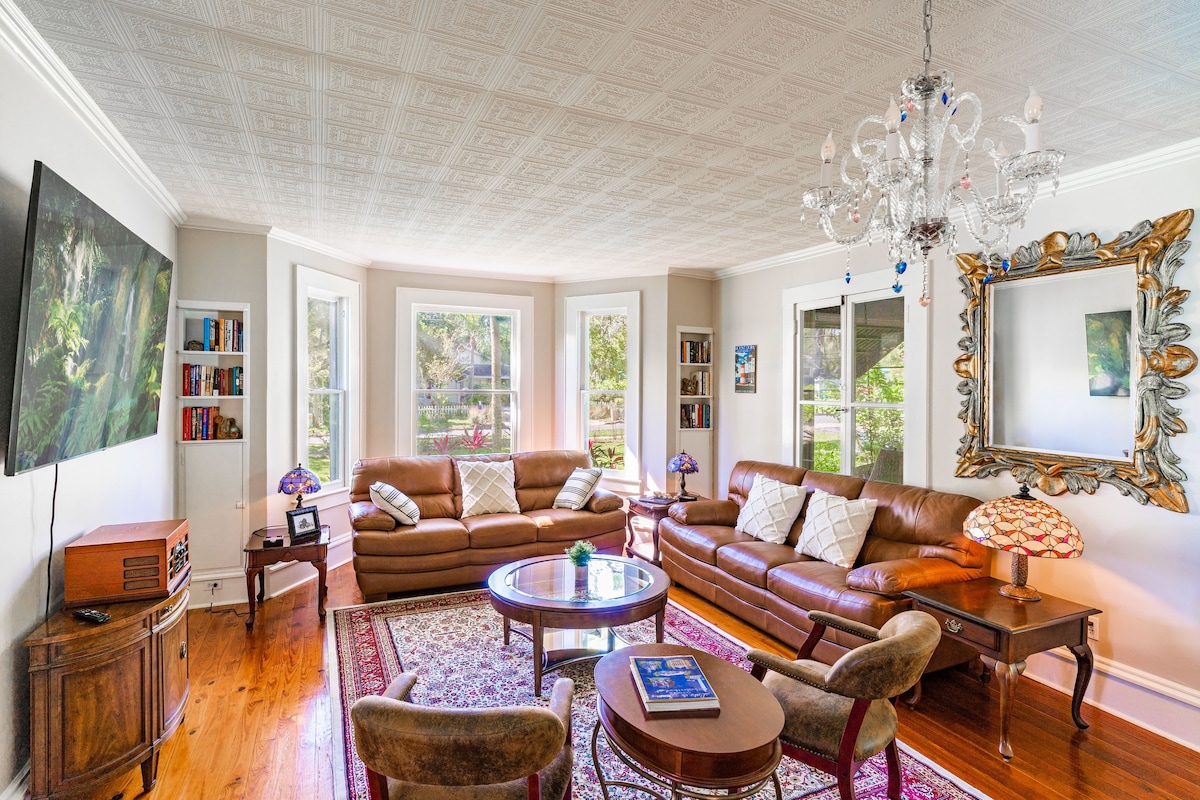 Historic Estate at Mt Dora | Sleeps 28 | Concierge