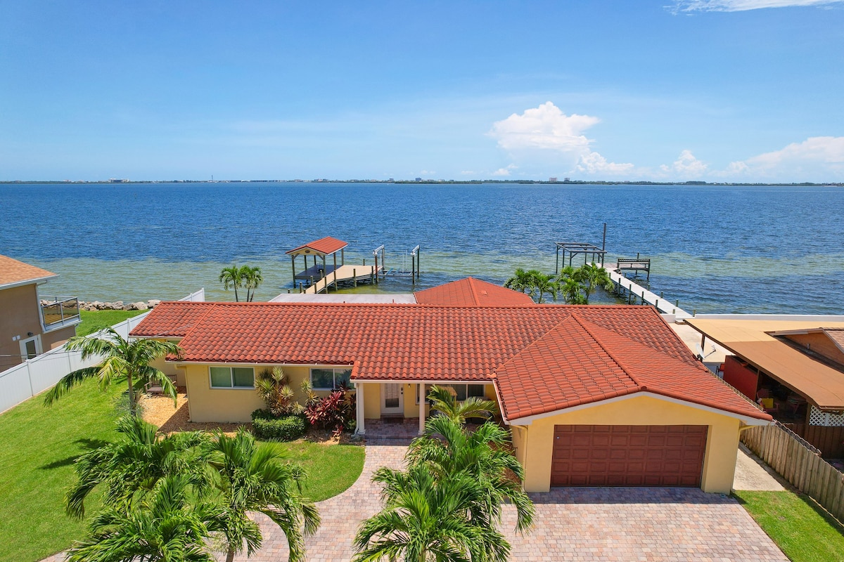 Private Boat Dock & Waterfront Views-mins to beach