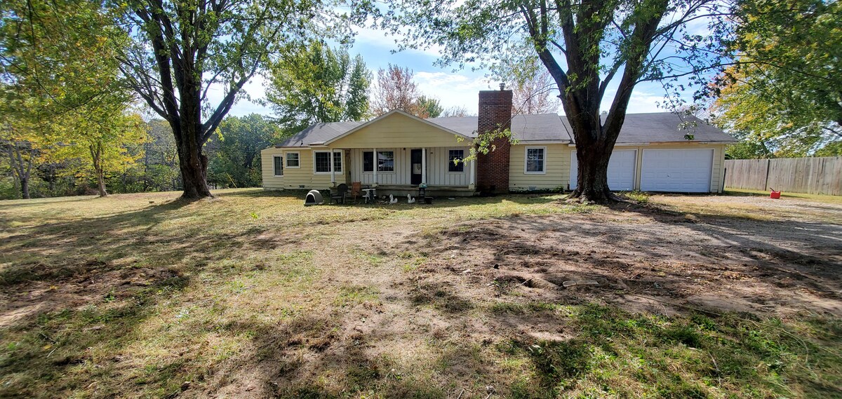 Big home, close to Fort Wood