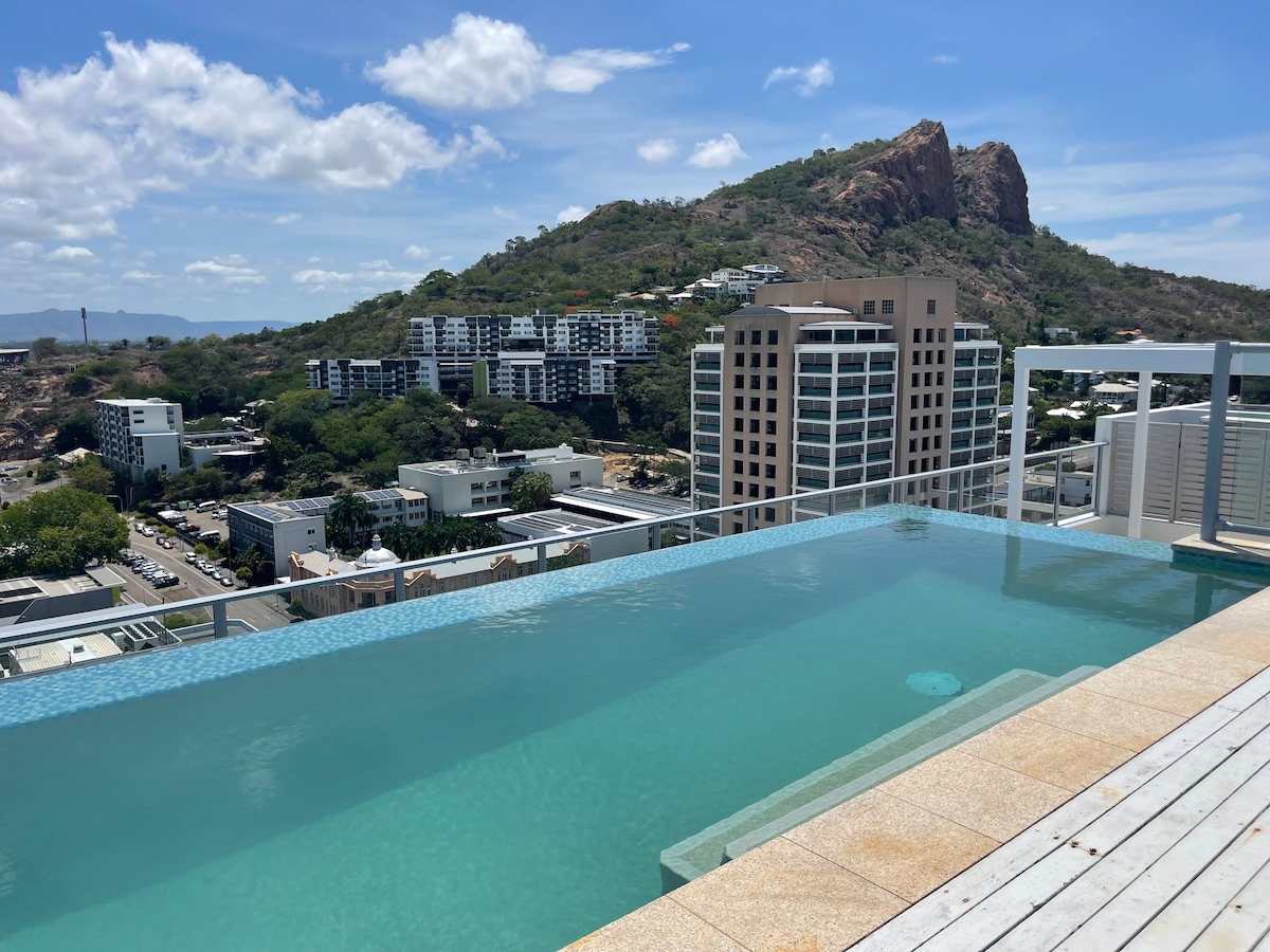 Sky Loft Suite with private infinity pool