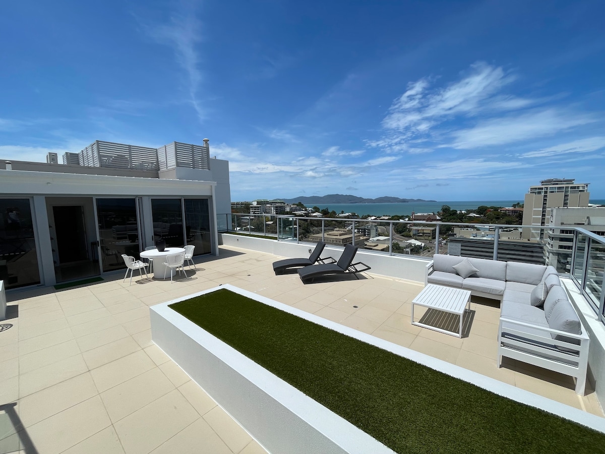 Sky Loft Suite with private infinity pool