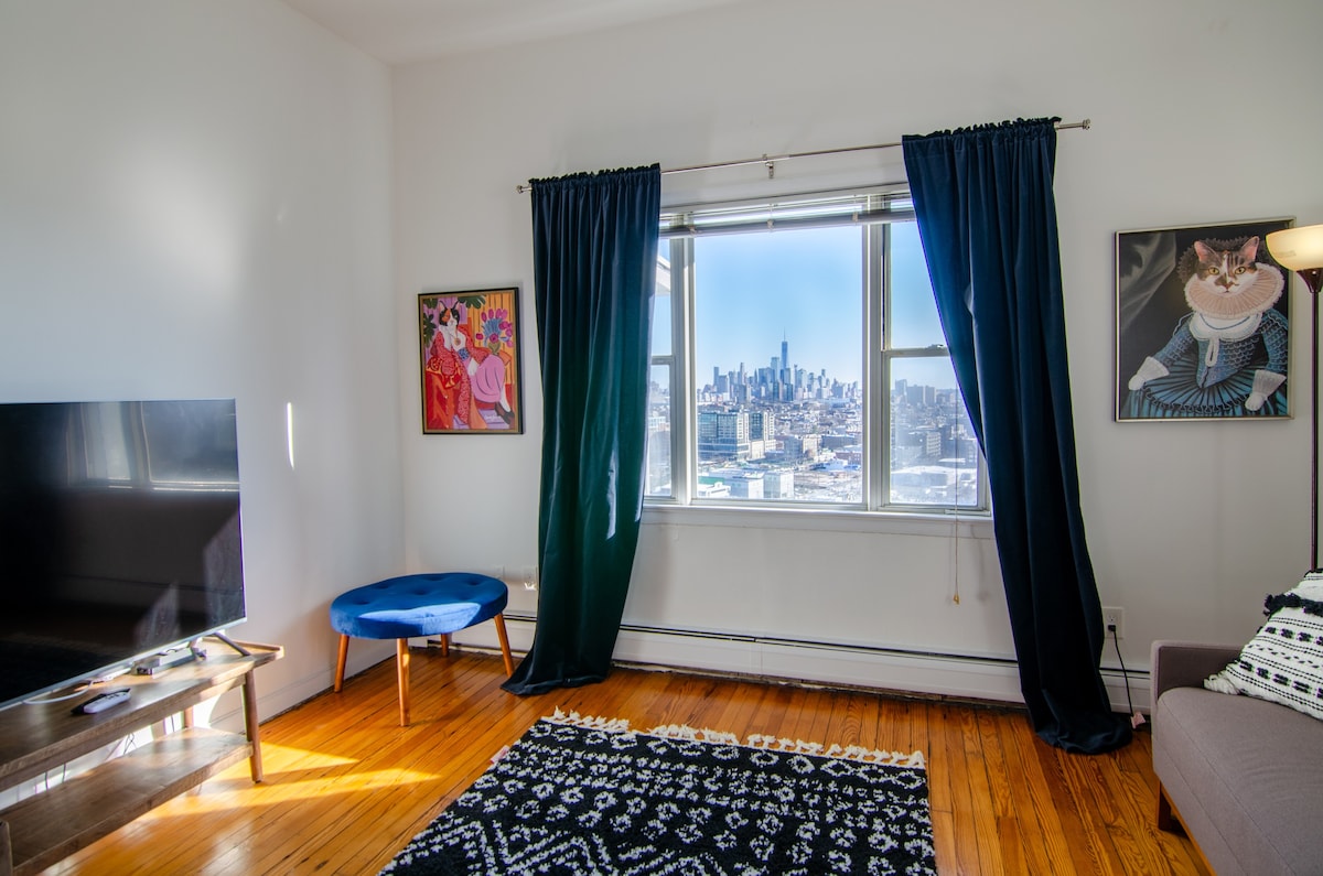 Cozy 2 bedroom with NYC views