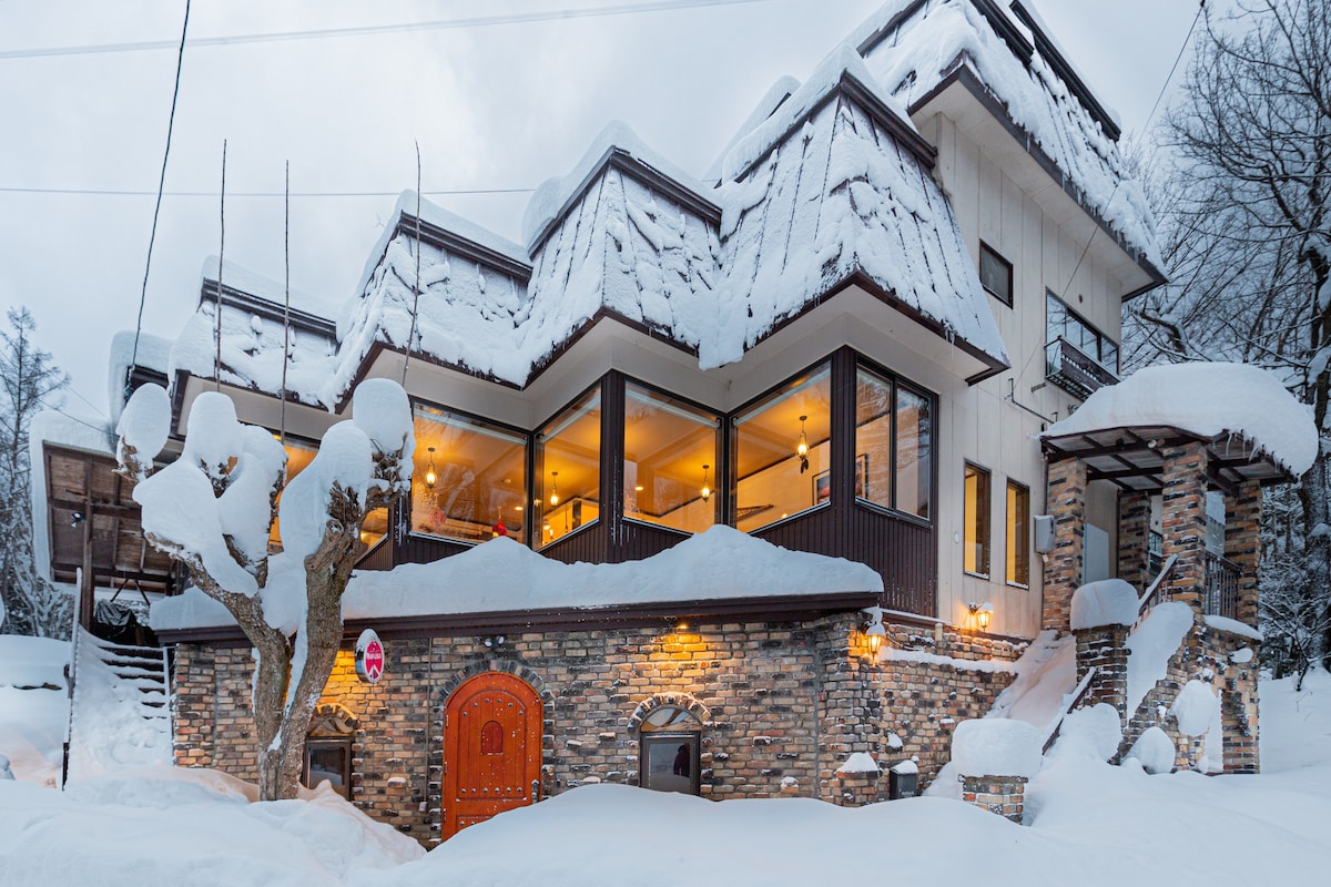 巨大!450平方米10卧室别墅#本地最佳地段滑雪到门!
