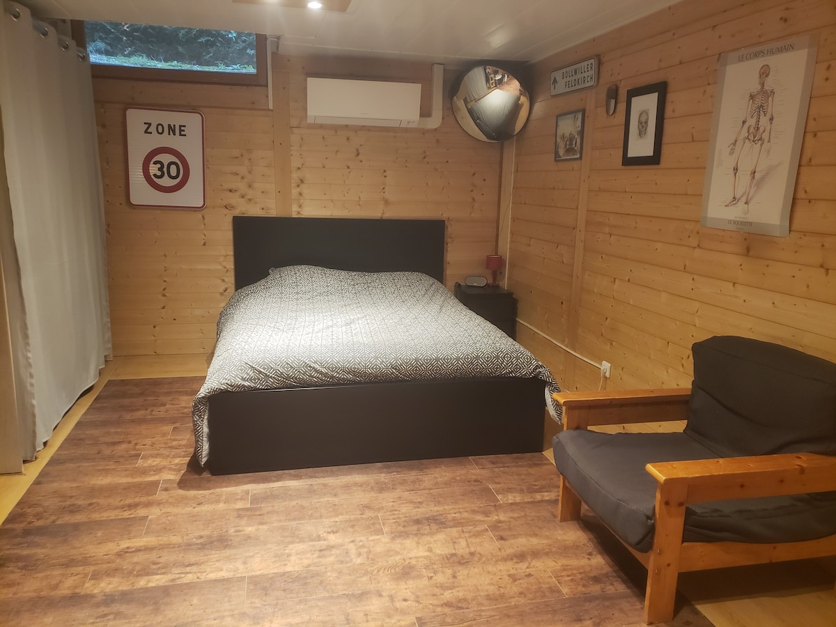 Chambre privée au calme avec sa salle de bain