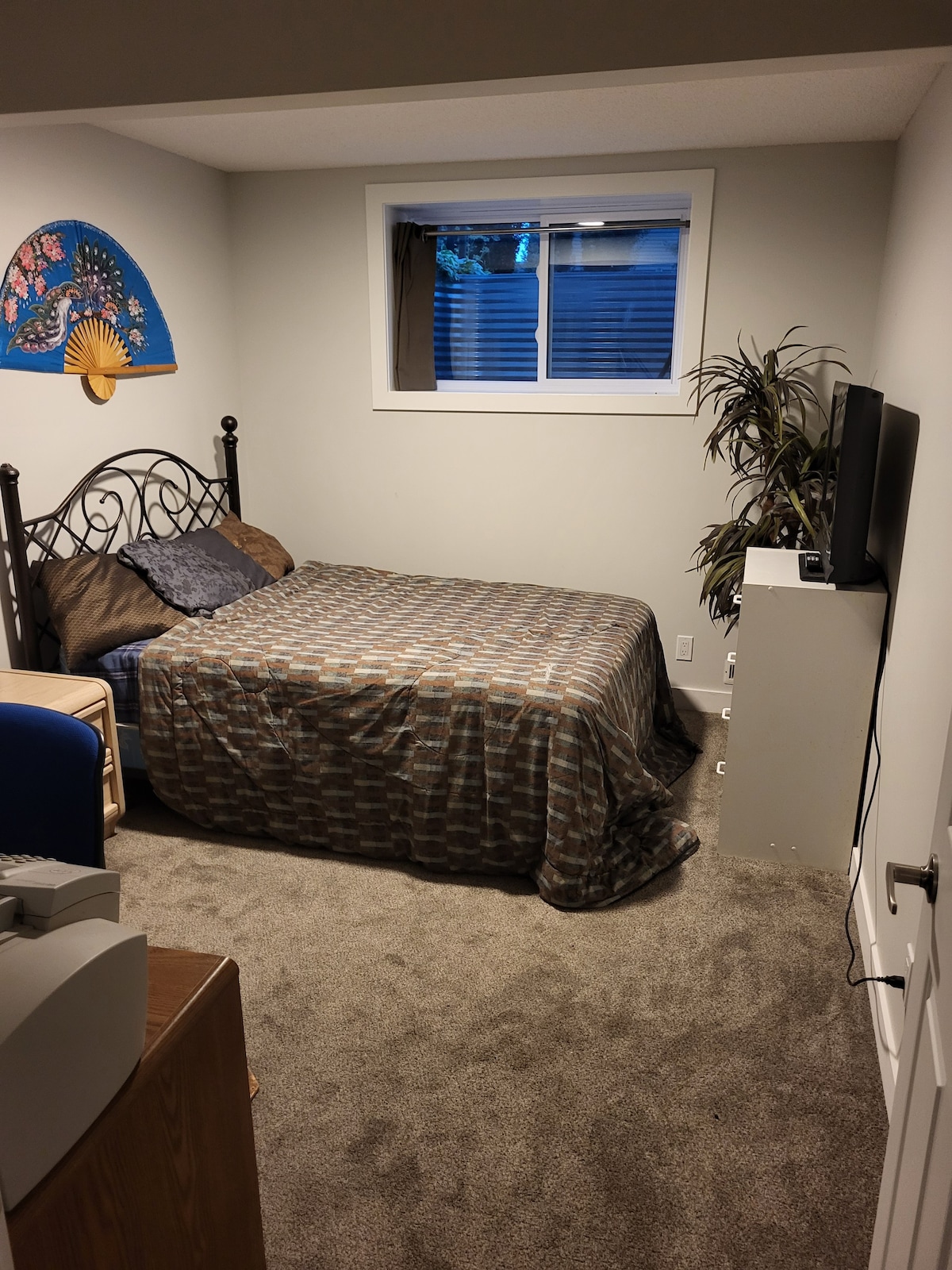 One cozy fully furnished bedroom unit in basement