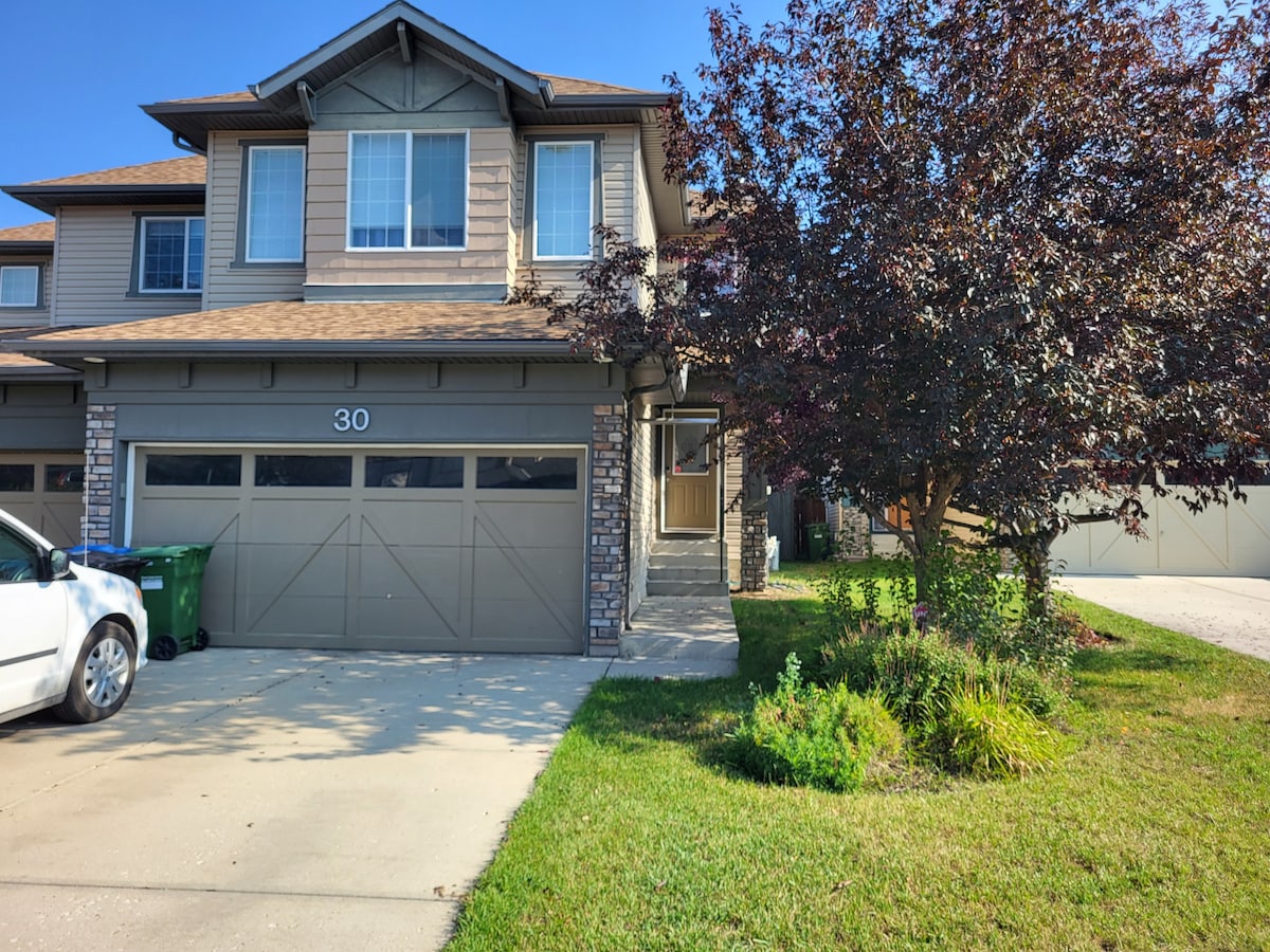 One cozy fully furnished bedroom unit in basement