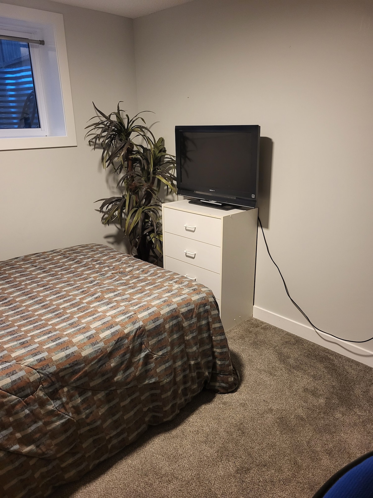 One cozy fully furnished bedroom unit in basement